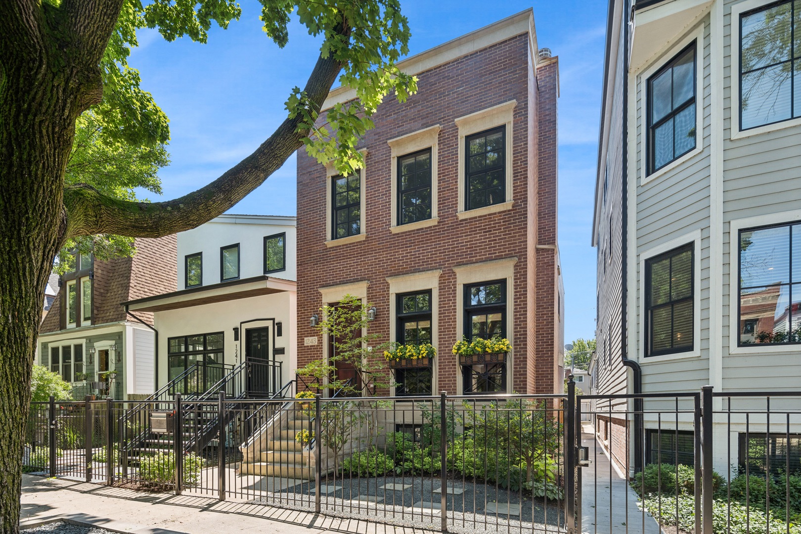 1243 West Nelson Street Chicago, IL 60657 - Photo 1 of 41