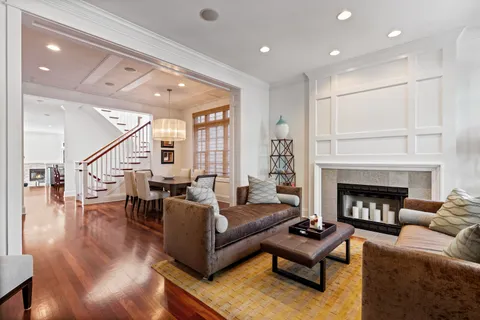 $1,695,000 | 1243 West Nelson Street, Chicago, IL 60657