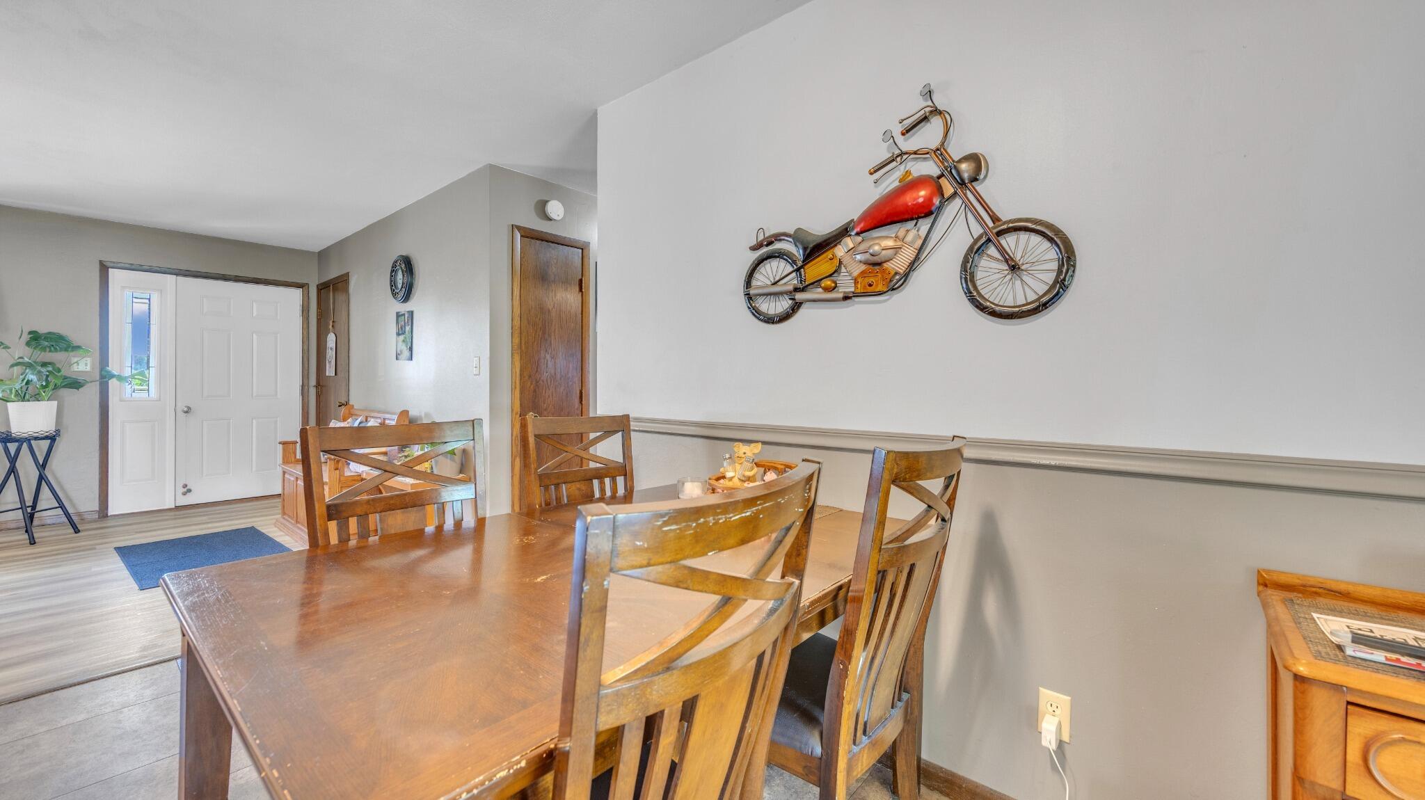 6973 Kenyon Road Byron, WI 53065 - Photo 10 of 28 Dining Area - W6973 Kenyon Road, Oak Cre