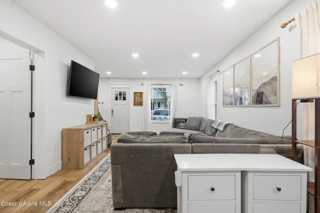 $950,000 | 417 Pine Street, Sandpoint, ID 83864