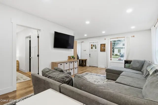 $950,000 | 417 Pine Street, Sandpoint, ID 83864