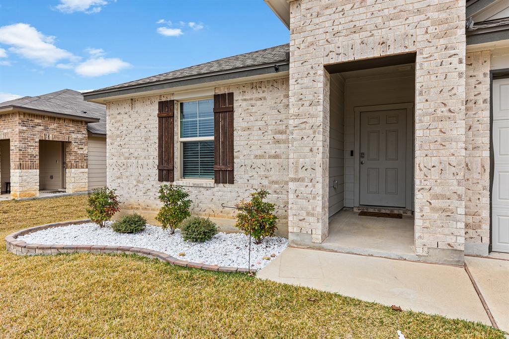 7201 Llano Drive China Spring, TX 76633 - Photo 3 of 39
