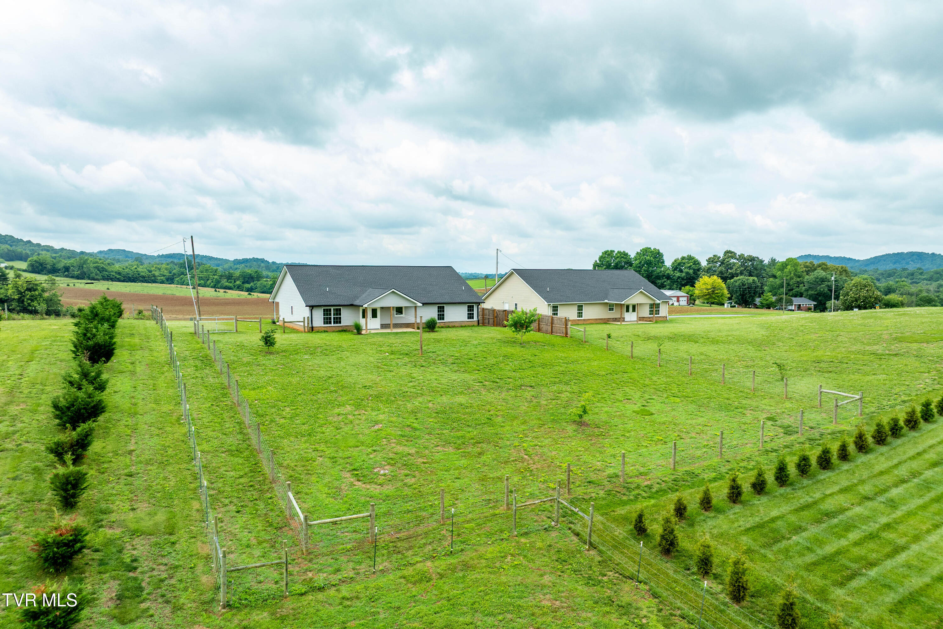 595 Pleasant Valley Road Jonesborough, TN 37659 - Photo 10 of 55 595 Pleasant Valley Road (17 of 72)