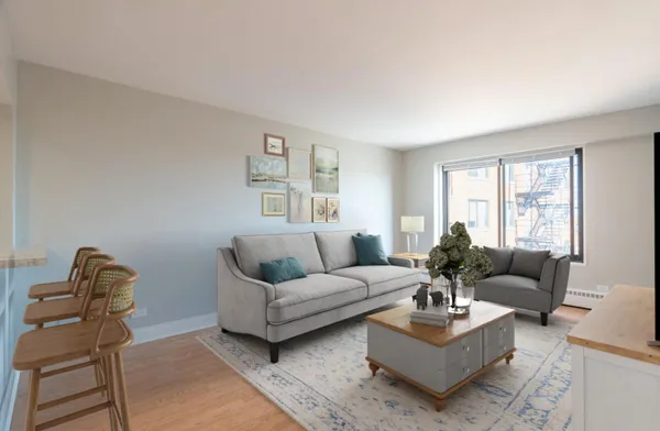 $1,693 | 855 Hinman Avenue, Unit 704, Evanston, IL 60202