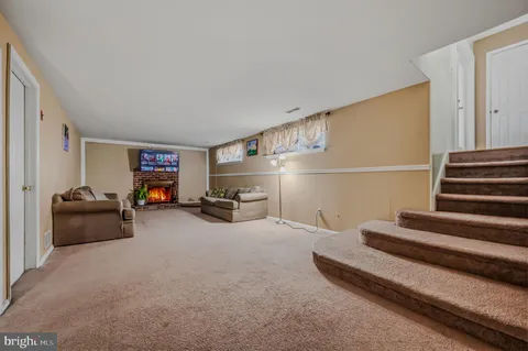 $390,000 | 34 Robert Oakes Drive, Newark, DE 19713