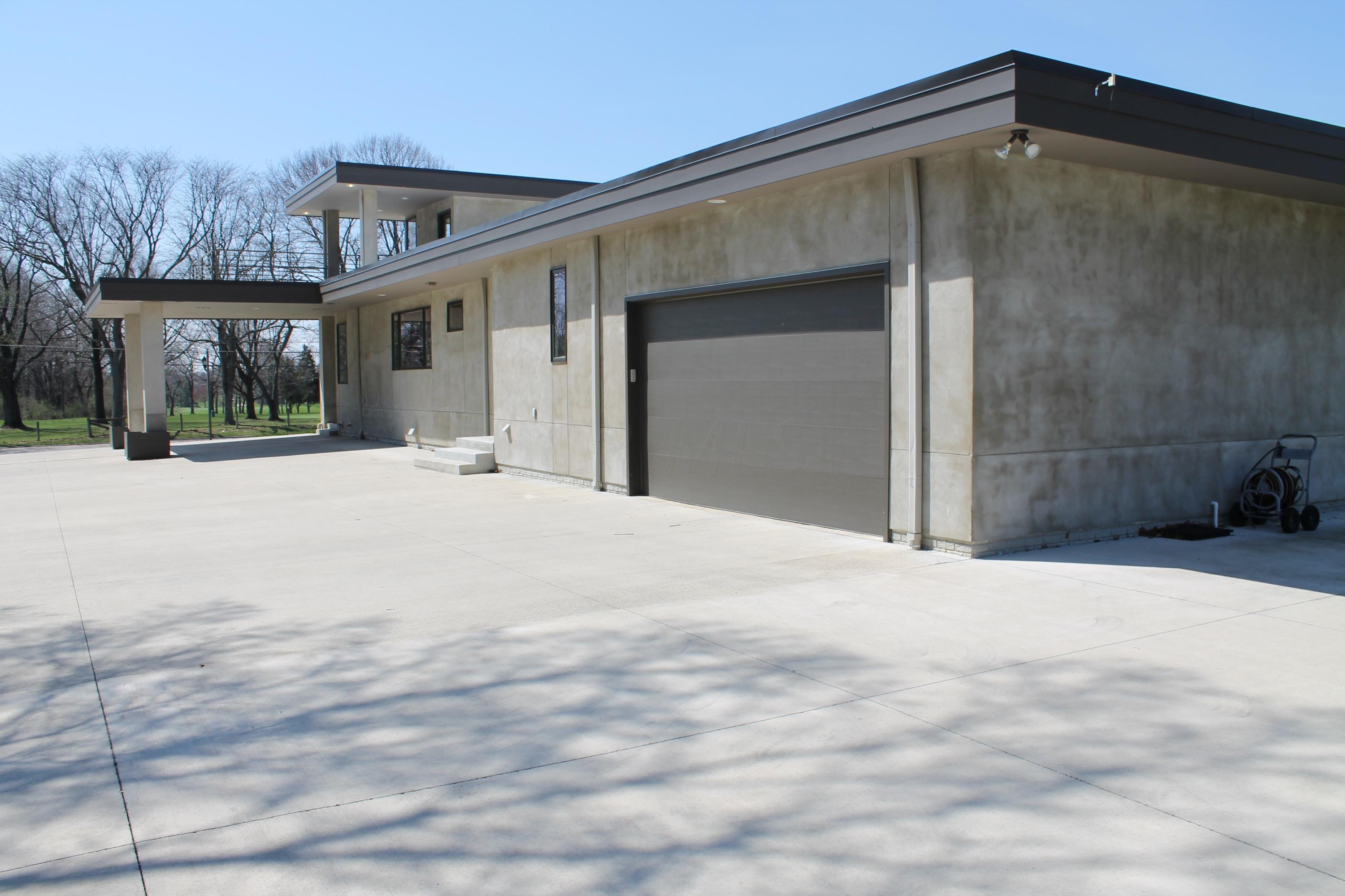 1260 McCoy Road Columbus, OH 43220 - Photo 3 of 51