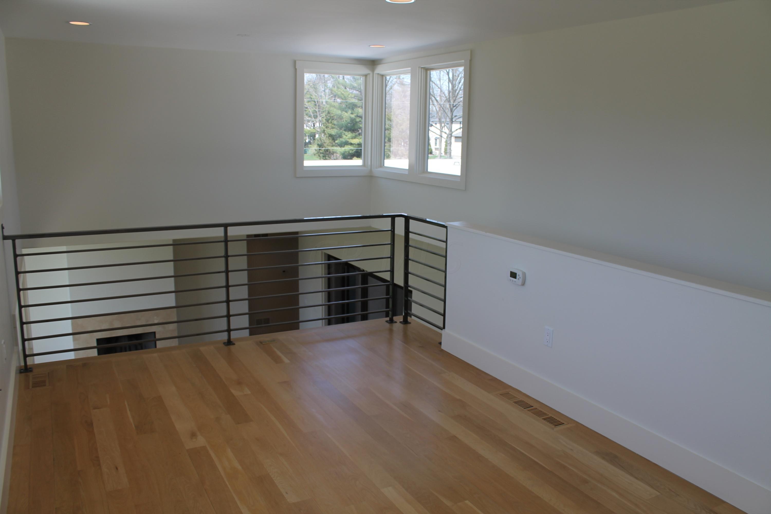 1260 McCoy Road Columbus, OH 43220 - Photo 9 of 51