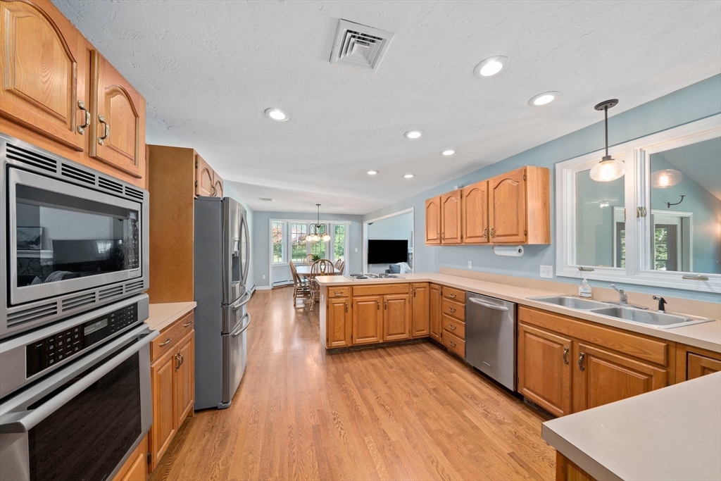 137 Birchwood Road Hanover, MA 02339 - Photo 3 of 29 Gallery Image 3