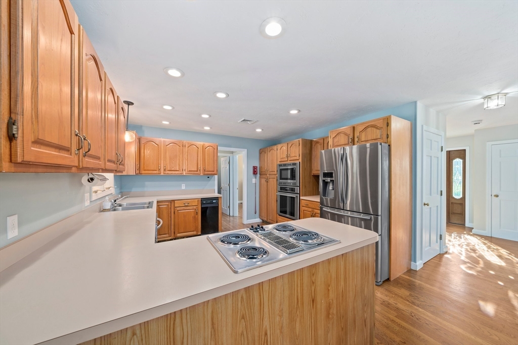 137 Birchwood Road Hanover, MA 02339 - Photo 4 of 29 Gallery Image 4