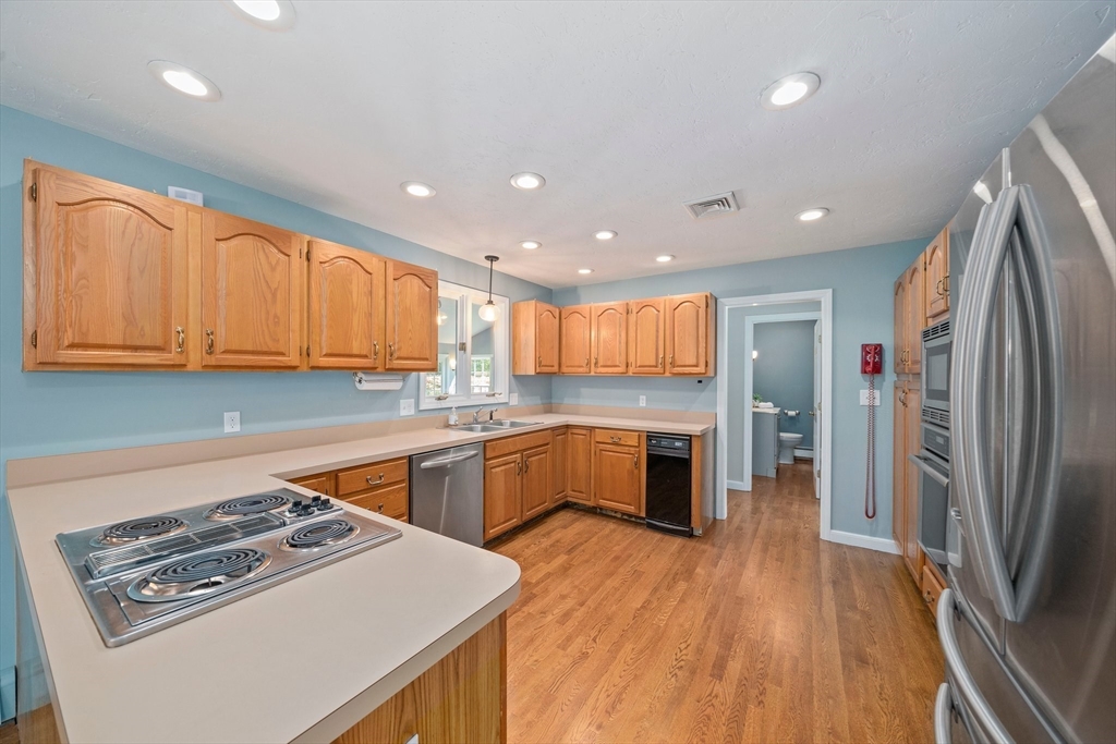 137 Birchwood Road Hanover, MA 02339 - Photo 5 of 29 Gallery Image 5