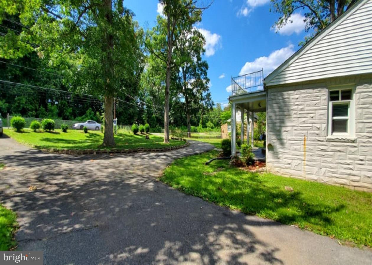 11410 Fort Washington Road Fort Washington, MD 20744 - Photo 15 of 17 Oversized driveway