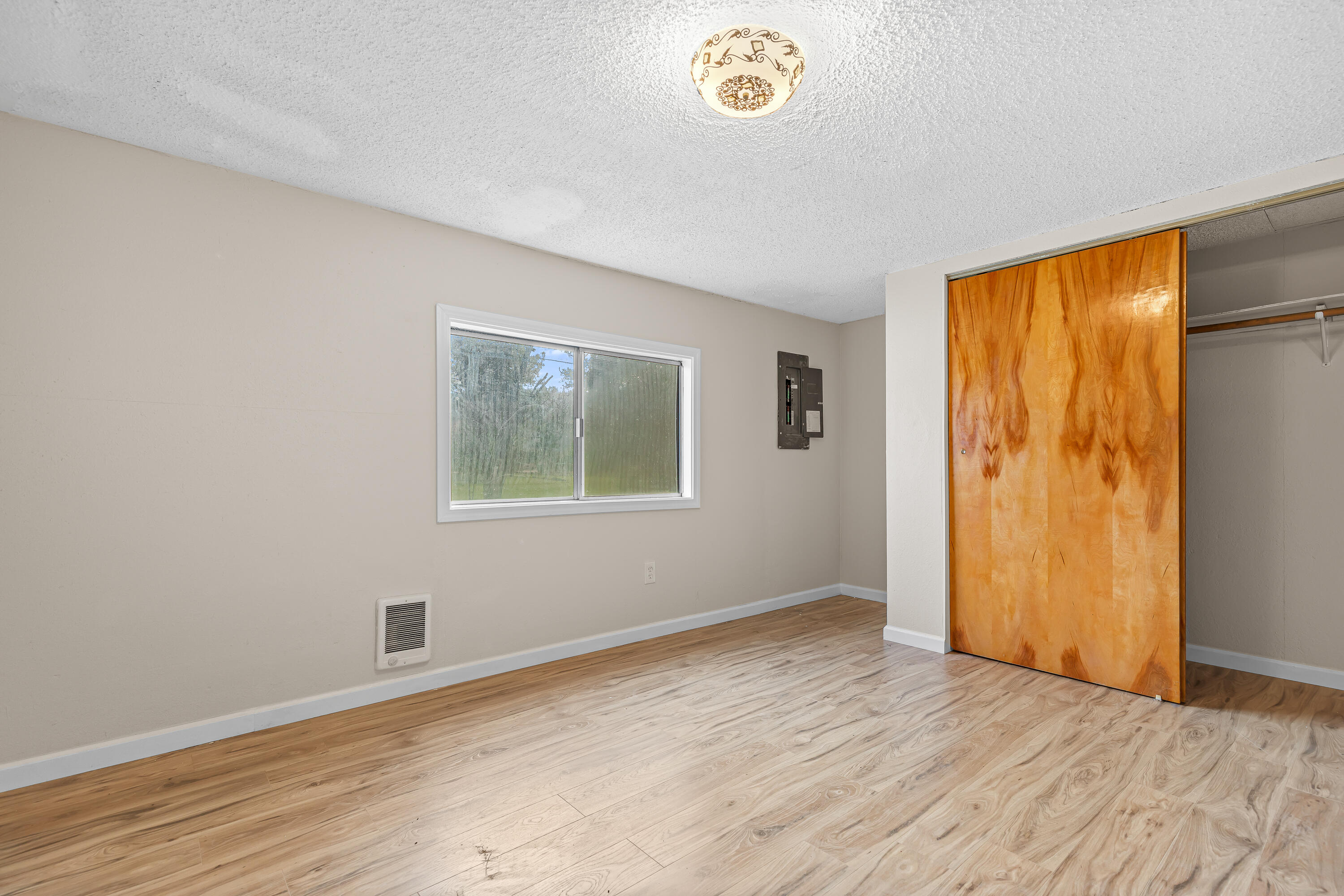 180 Long Acres Road Grants Pass, OR 97527 - Photo 20 of 35 9R9A9068