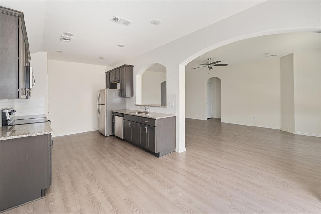 117 Willowbend Loop Mabank, TX 75147 - Photo 9 of 28 Gallery Image 9