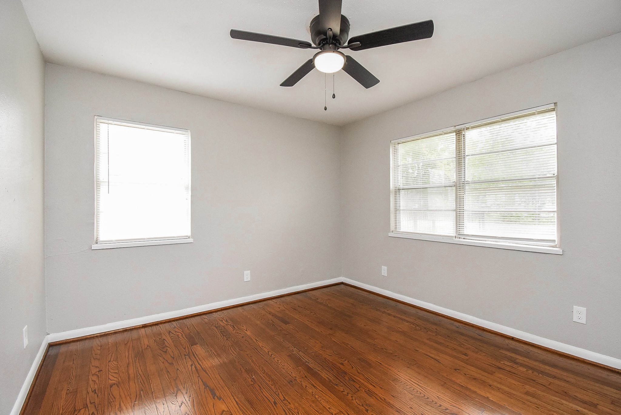 6223 Wayland Street Houston, TX 77021 - Photo 10 of 20 Bedroom one.