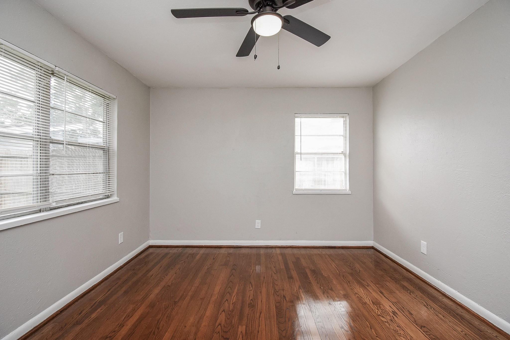 6223 Wayland Street Houston, TX 77021 - Photo 11 of 20 Bedroom two.