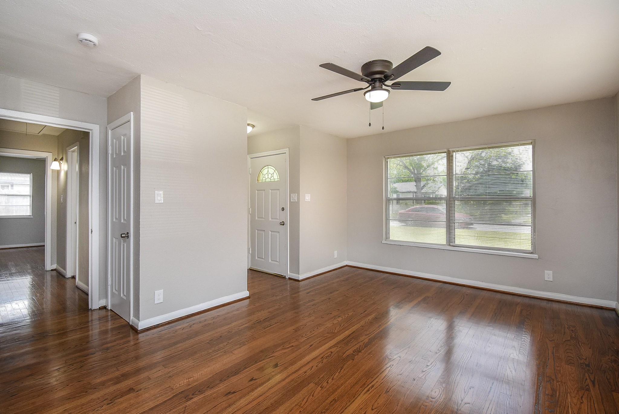 6223 Wayland Street Houston, TX 77021 - Photo 4 of 20 Living room with ample natural light and ceiling fan.