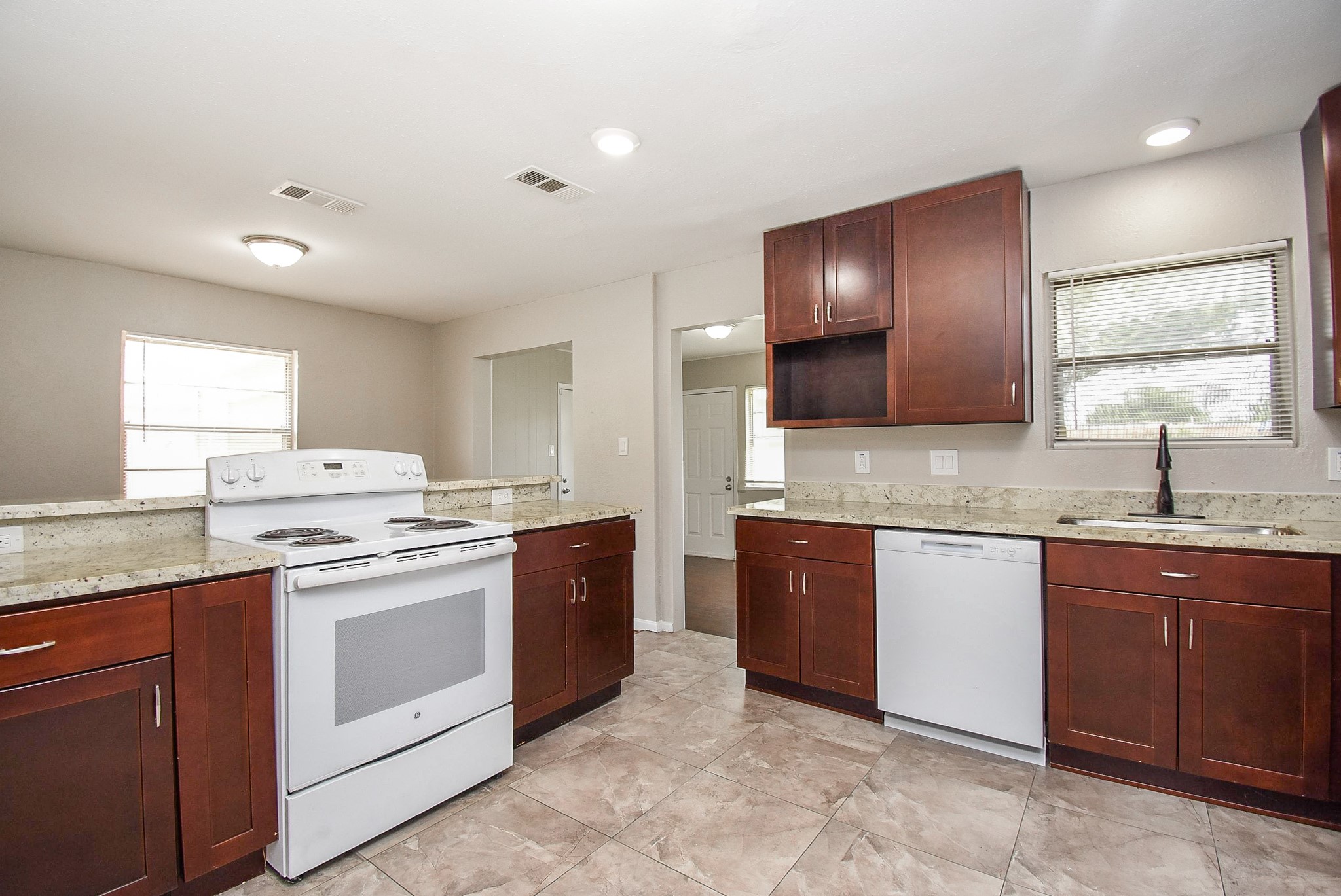 6223 Wayland Street Houston, TX 77021 - Photo 8 of 20 Recessed lighting with all kitchen appliances to convey.