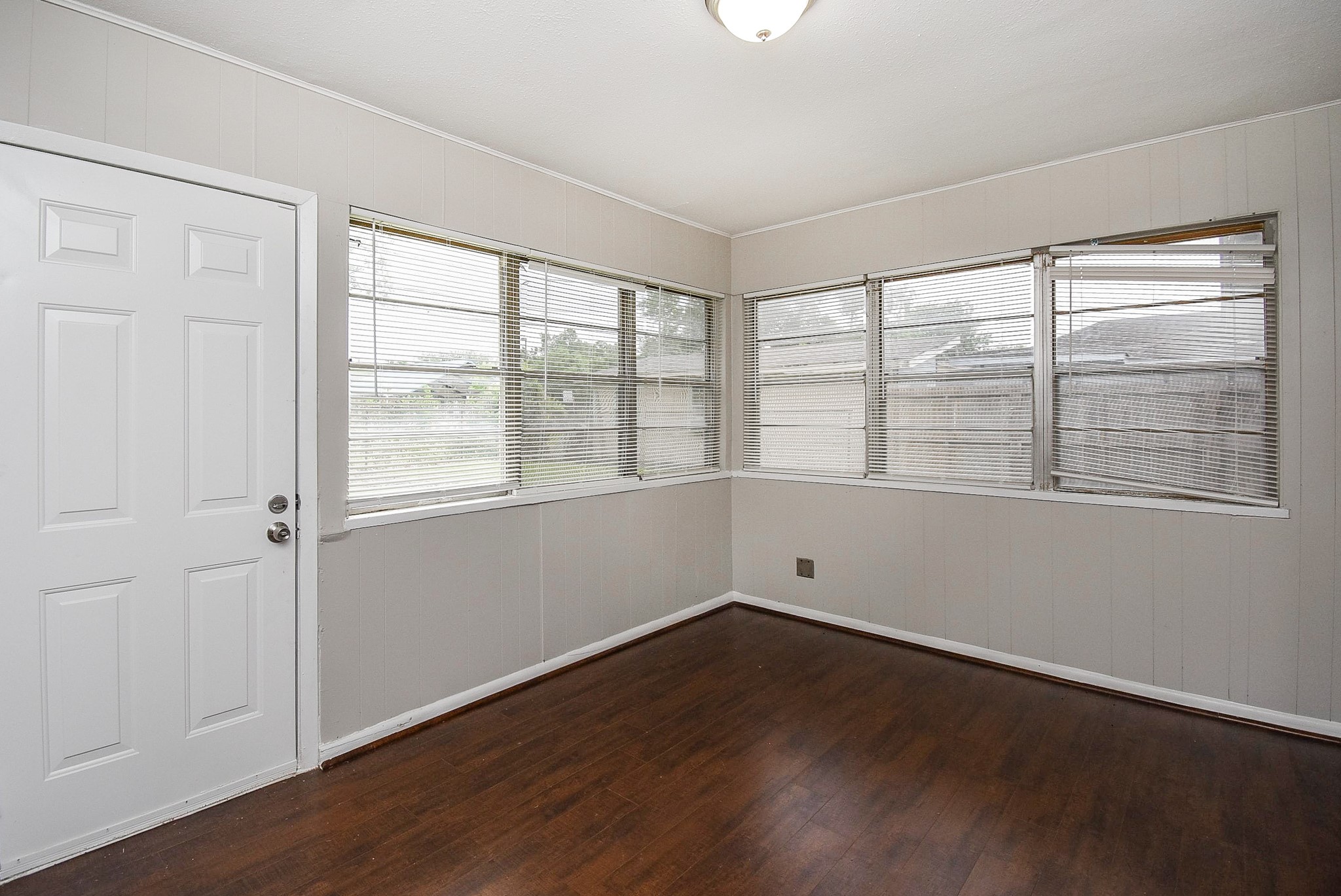 6223 Wayland Street Houston, TX 77021 - Photo 9 of 20 Dining room with windows that overlooks backyard.