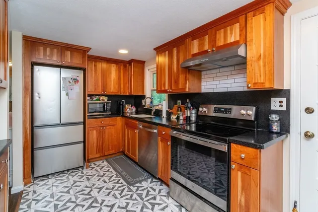 $549,900 | 154 Auburn Street, Whitman, MA 02382