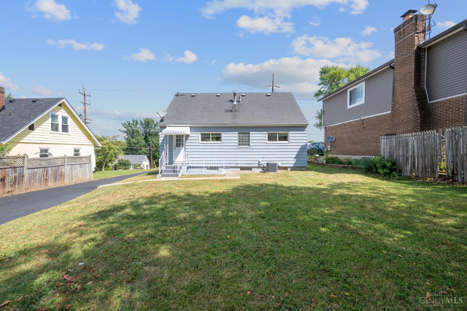 7101 Dunn Road Cincinnati, OH 45230 - Photo 8 of 50