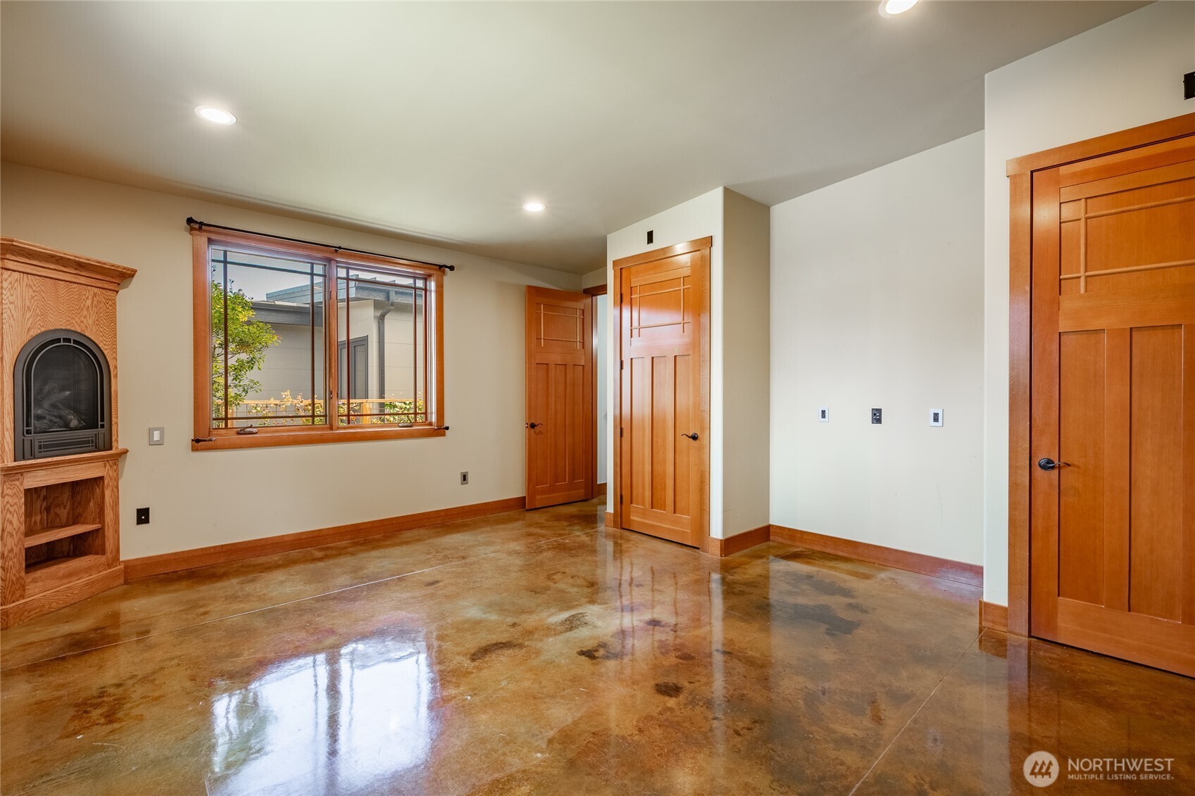5727 Nakat Way Blaine, WA 98230 - Photo 26 of 40 an empty room with windows and closet
