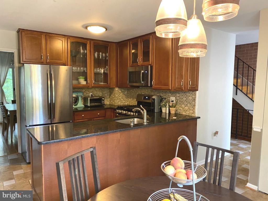 7904 Inverness Ridge Road Potomac, MD 20854 - Photo 3 of 5