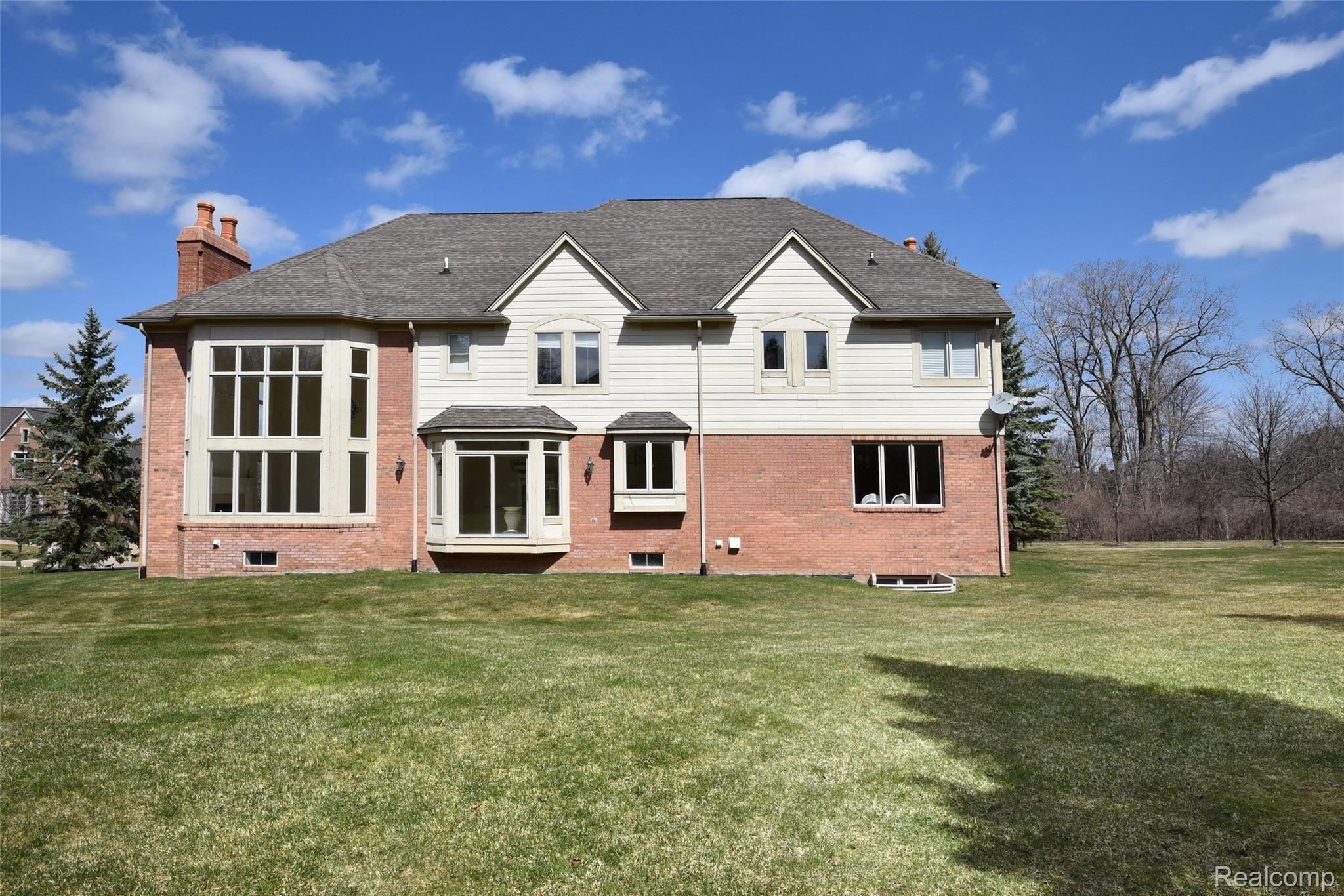 3159 St James Court Rochester, MI 48306 - Photo 28 of 32 Back exterior of home