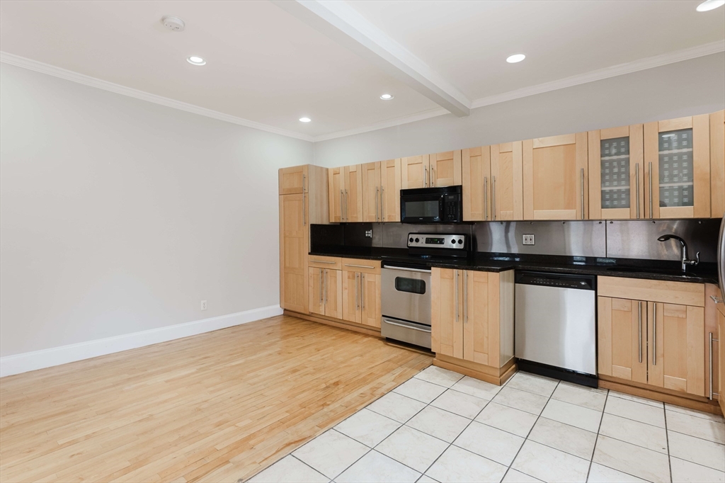 6 Cushing Street, Unit 1 Waltham, MA 02453 - Photo 14 of 37
