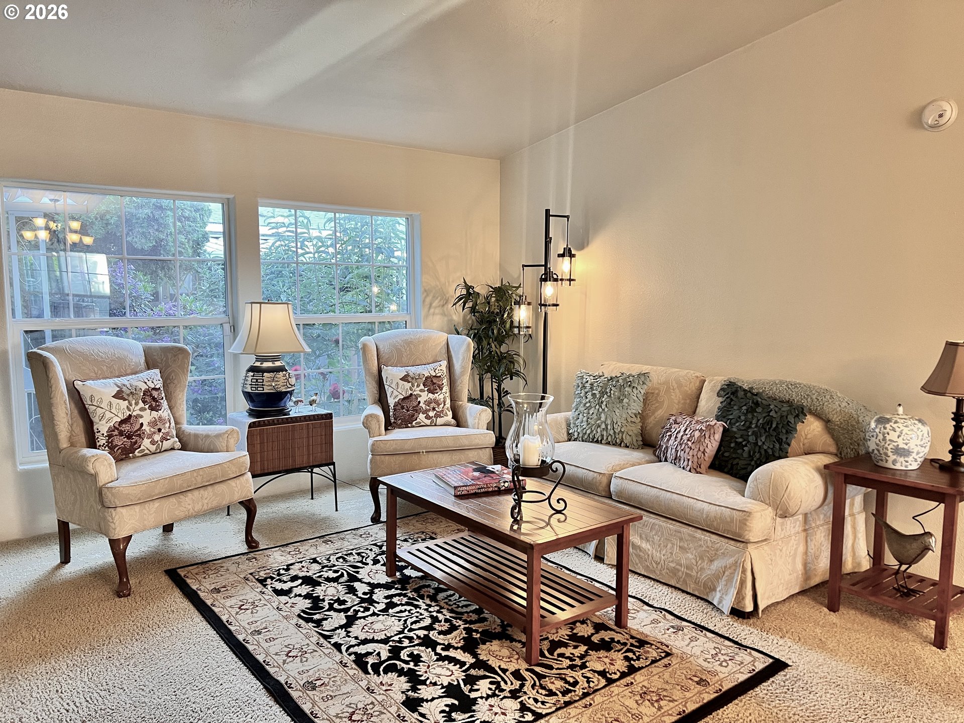 538 Lochaven Avenue Springfield, OR 97477 - Photo 8 of 35 Living Room