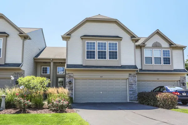 $3,000 | 565 Conservatory Lane, Aurora, IL 60502