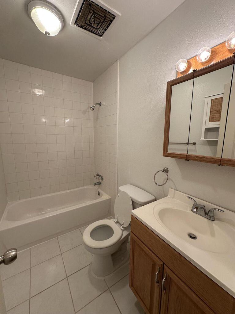 2807 Lexington Street Plainview, TX 79072 - Photo 10 of 16 a bathroom with a sink mirror toilet and bathtub