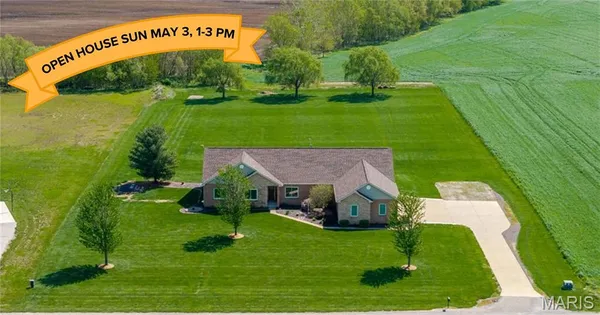 $455,000 | 1050 Buckeye Crossing, Highland, IL 62249