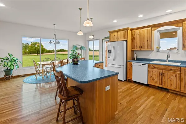 $455,000 | 1050 Buckeye Crossing, Highland, IL 62249