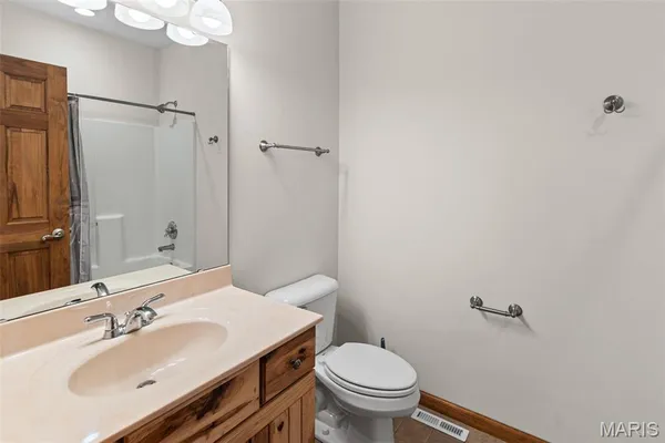 $455,000 | 1050 Buckeye Crossing, Highland, IL 62249