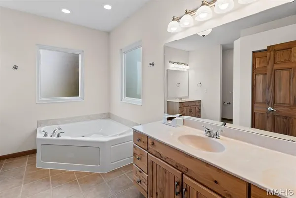 $455,000 | 1050 Buckeye Crossing, Highland, IL 62249
