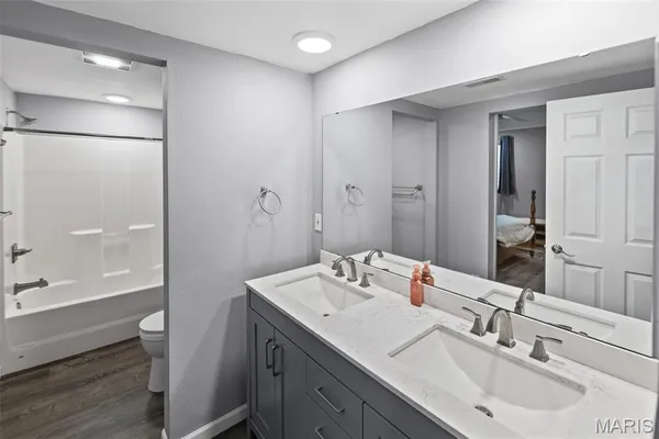 $455,000 | 1050 Buckeye Crossing, Highland, IL 62249