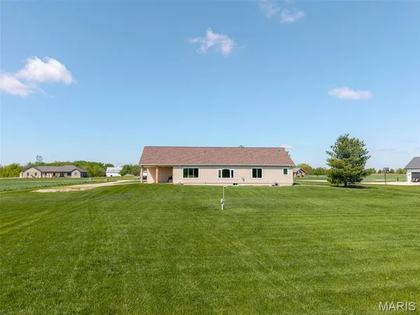 $455,000 | 1050 Buckeye Crossing, Highland, IL 62249
