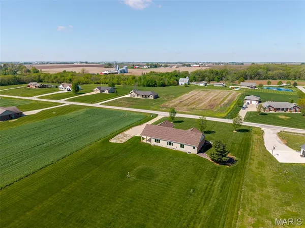 $455,000 | 1050 Buckeye Crossing, Highland, IL 62249