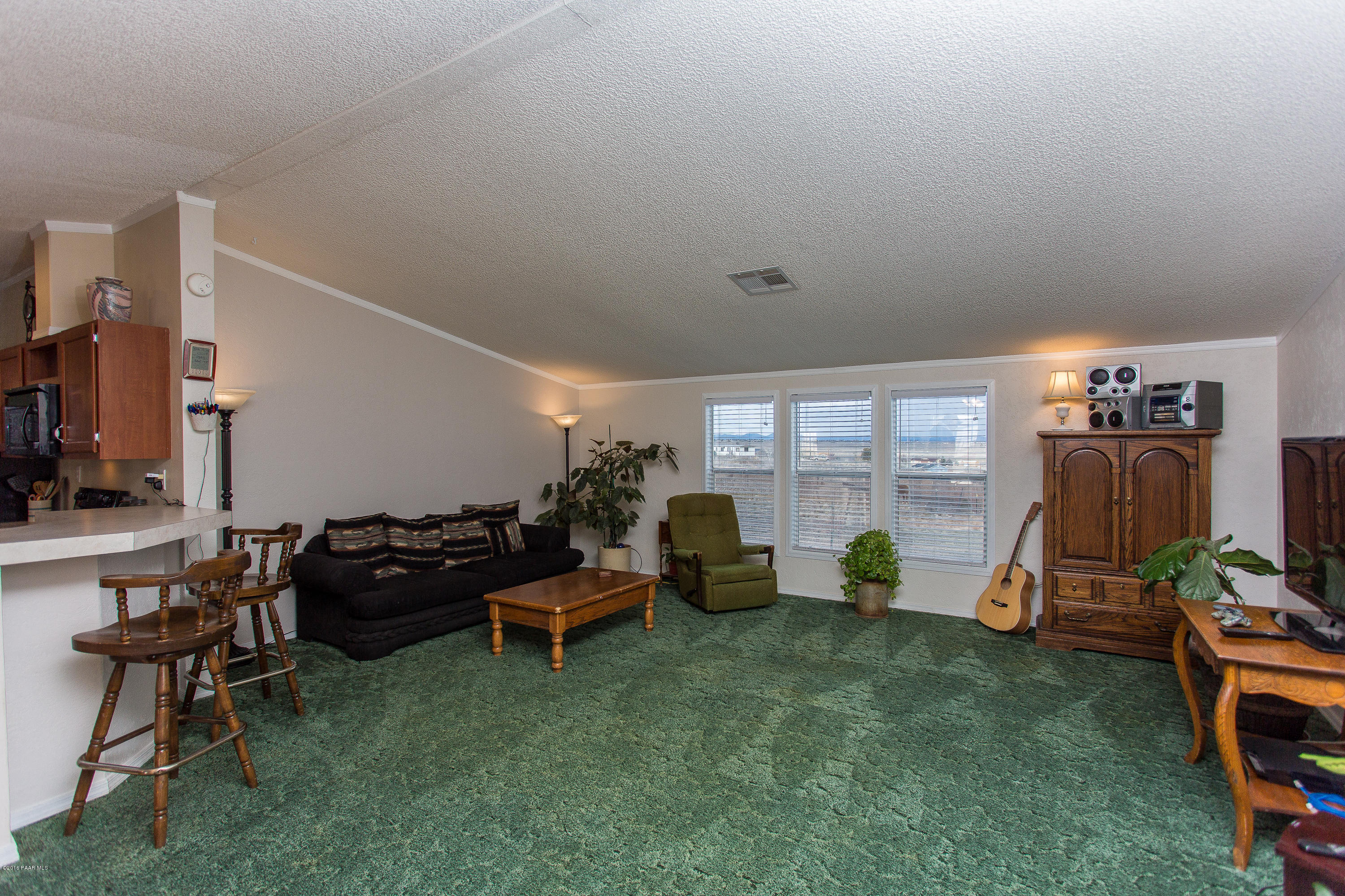 22450 North Docs Road Paulden, AZ 86334 - Photo 8 of 39 3 Living Room