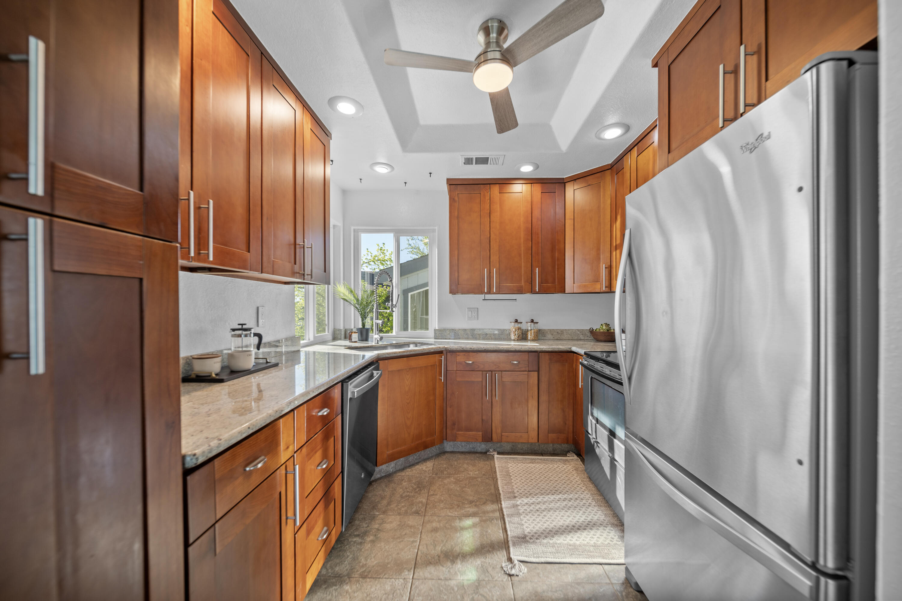 225 Ridgetop Drive, Unit 215 Redding, CA 96003 - Photo 11 of 23 DSC08472