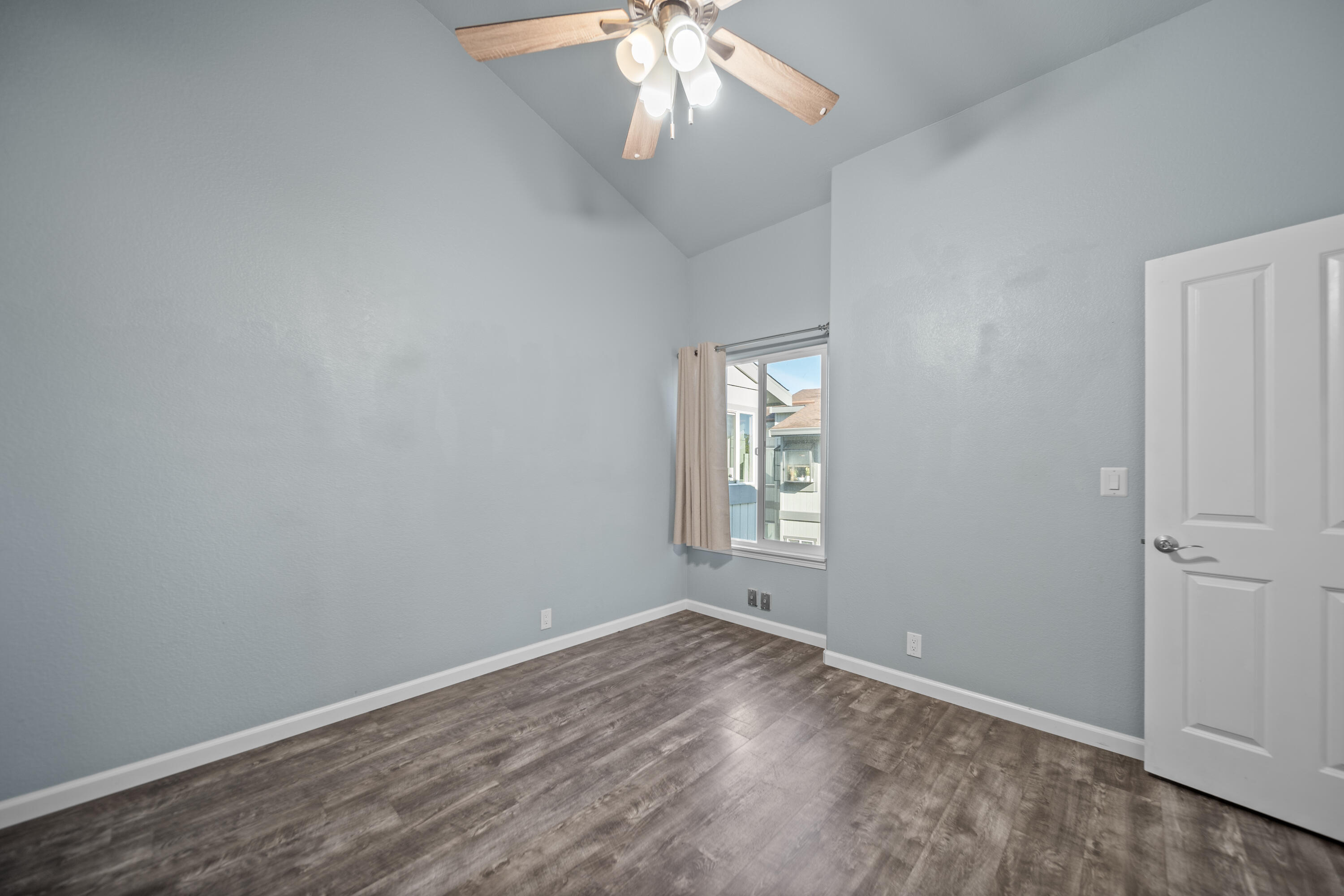 225 Ridgetop Drive, Unit 215 Redding, CA 96003 - Photo 14 of 23 DSC08436