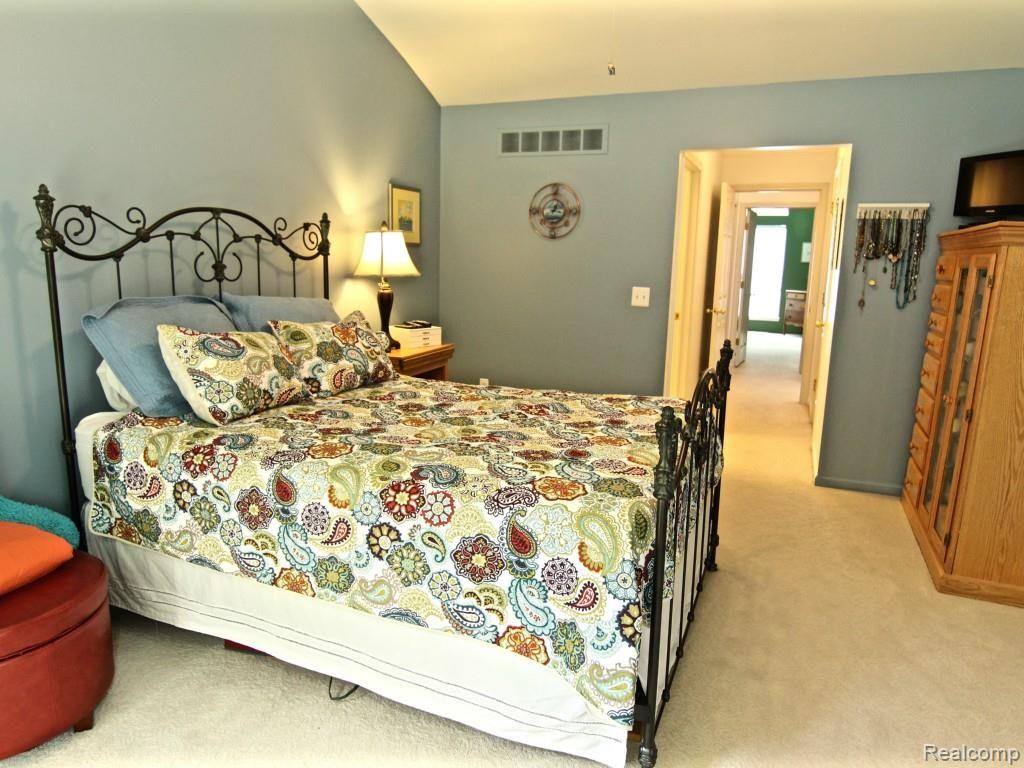 1066 Churchill Circle Rochester, MI 48307 - Photo 44 of 56 IMG_2719.jpg