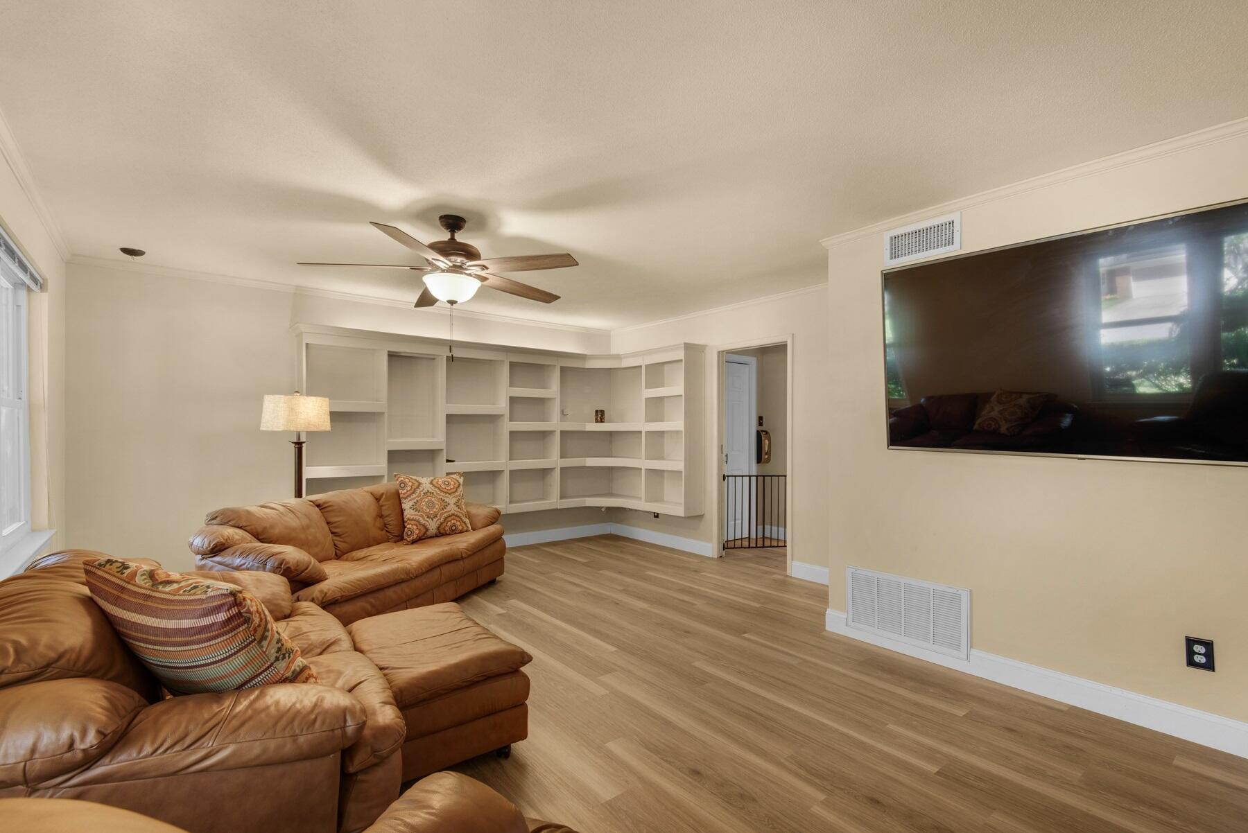 39 Linwood Road Northwest Fort Walton Beach, FL 32547 - Photo 8 of 51 39 Linwood Rd NW_20210910_055 LIVING ROO