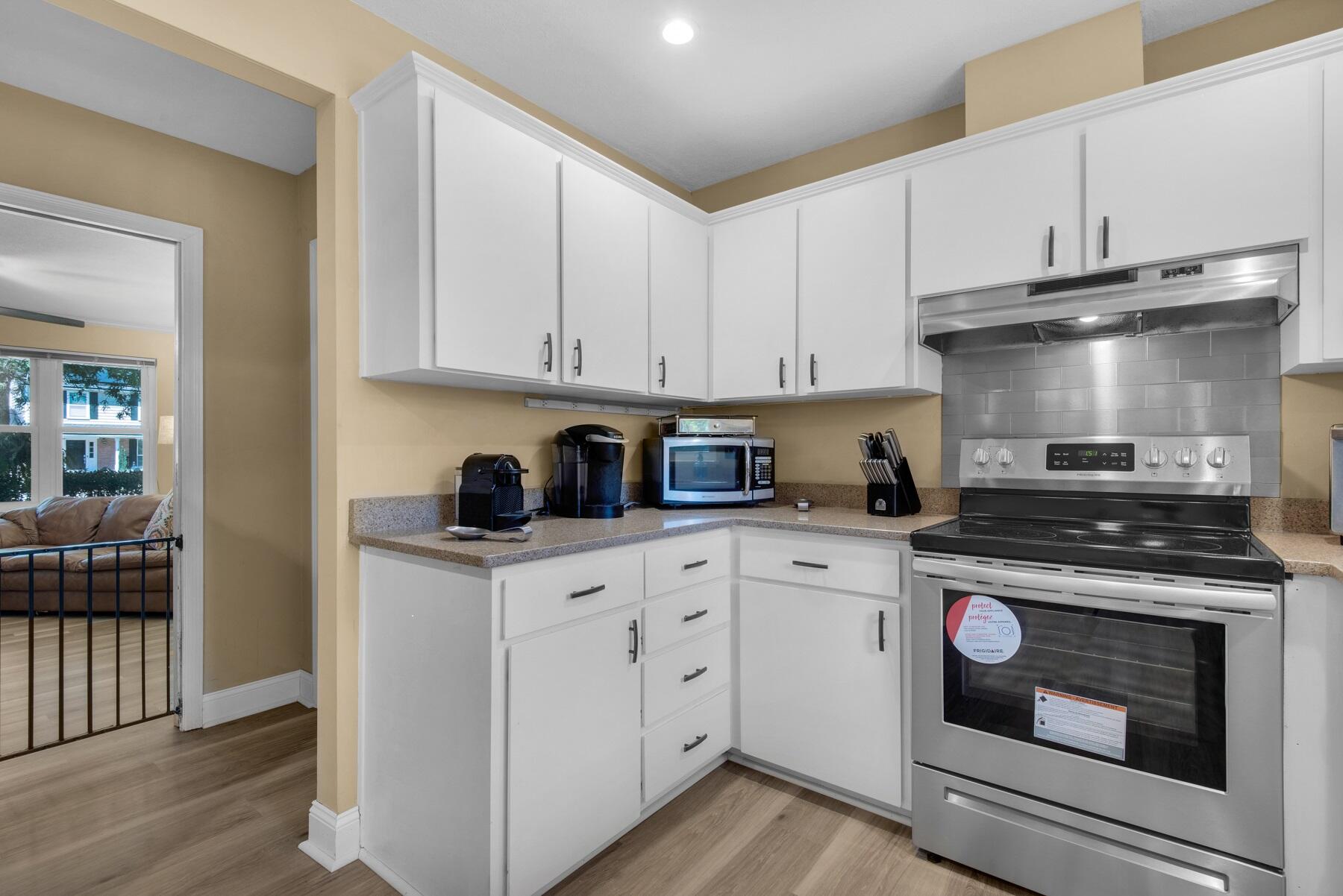 39 Linwood Road Northwest Fort Walton Beach, FL 32547 - Photo 10 of 51 39 Linwood Rd NW_20210910_075 kitchen 3