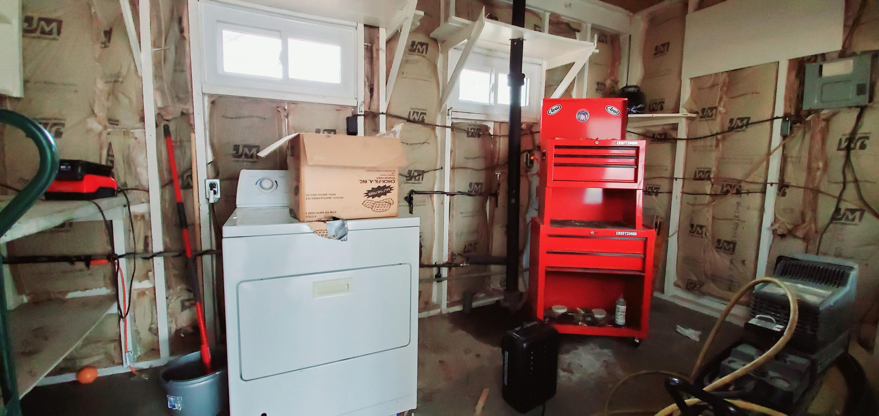 113 Henderson Lane Oak Ridge, TN 37830 - Photo 17 of 20 storage and laundry