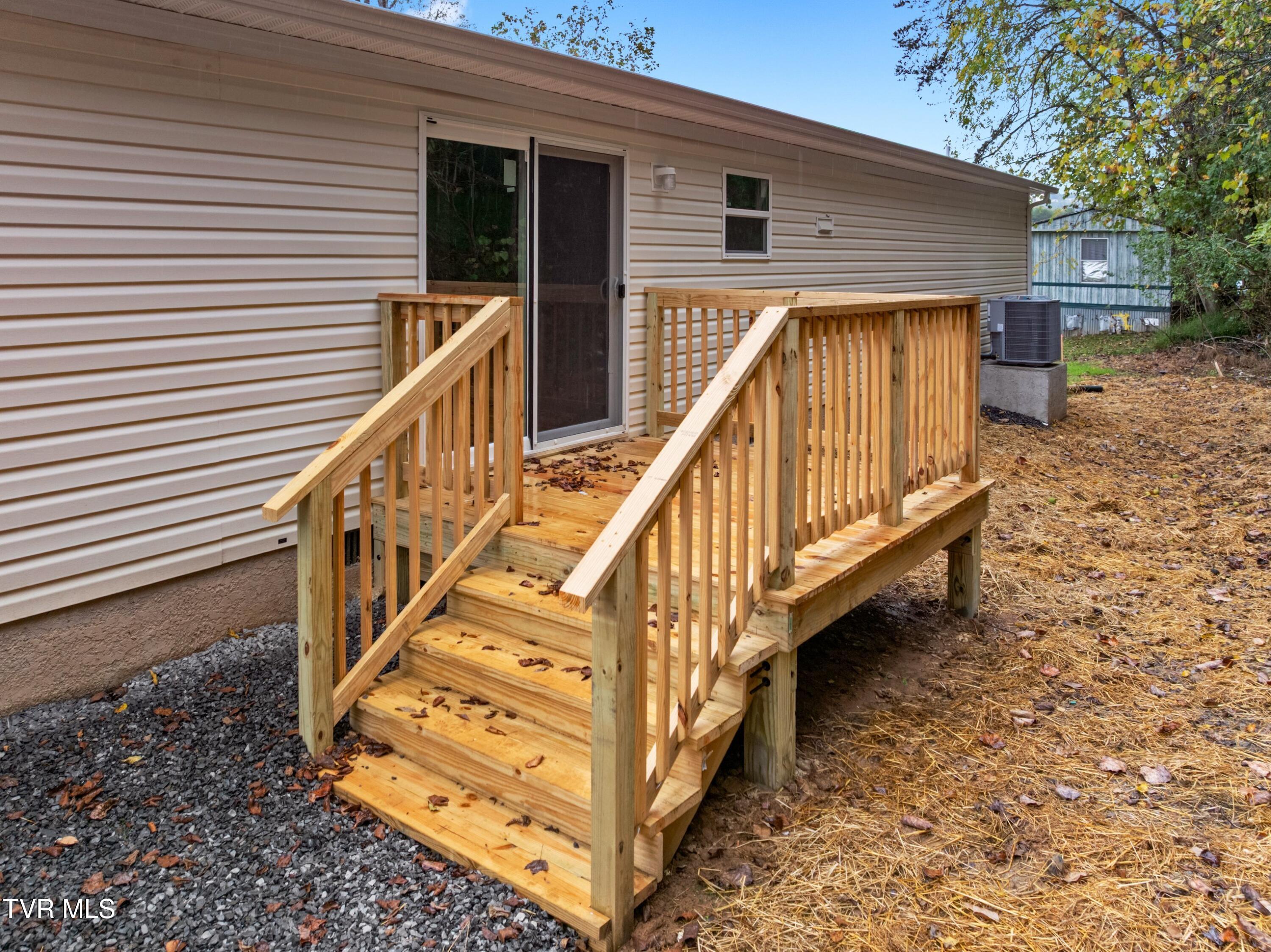 569 Bancroft Chapel Road Kingsport, TN 37660 - Photo 28 of 36 038-569BancroftChapelRoad-Kingsport-TN-3