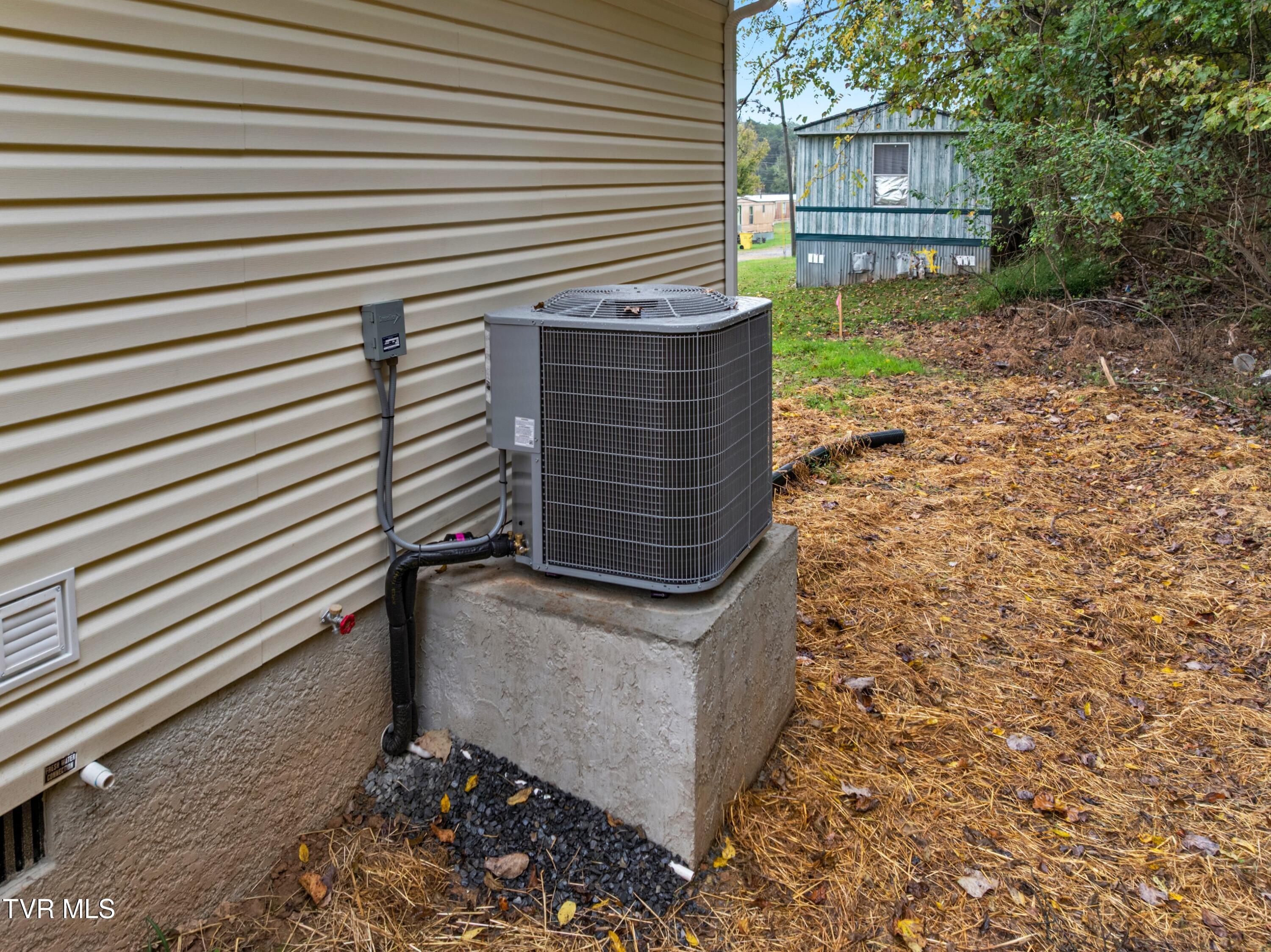 569 Bancroft Chapel Road Kingsport, TN 37660 - Photo 29 of 36 039-569BancroftChapelRoad-Kingsport-TN-3