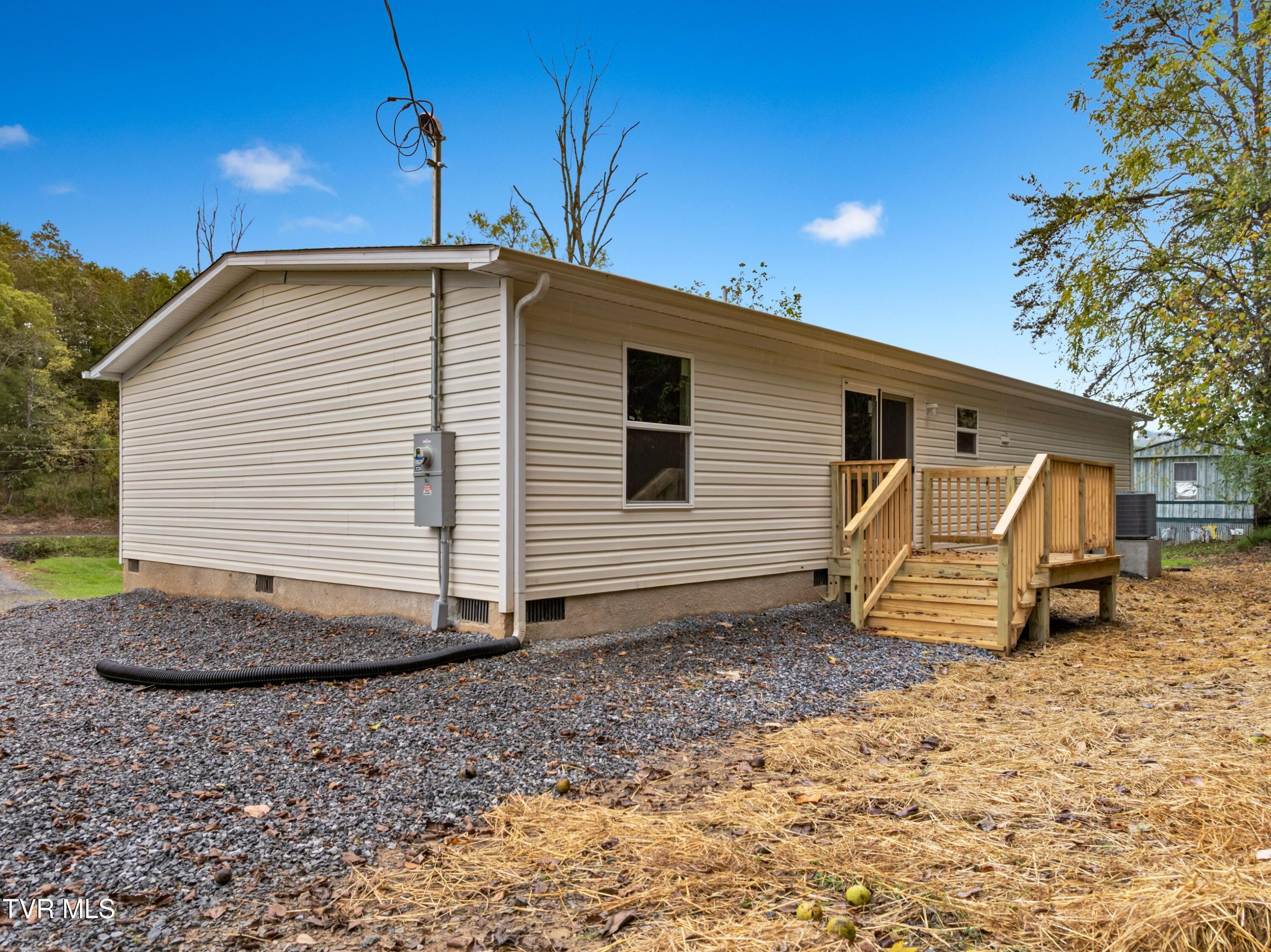 569 Bancroft Chapel Road Kingsport, TN 37660 - Photo 3 of 36 004-569BancroftChapelRoad-Kingsport-TN-3