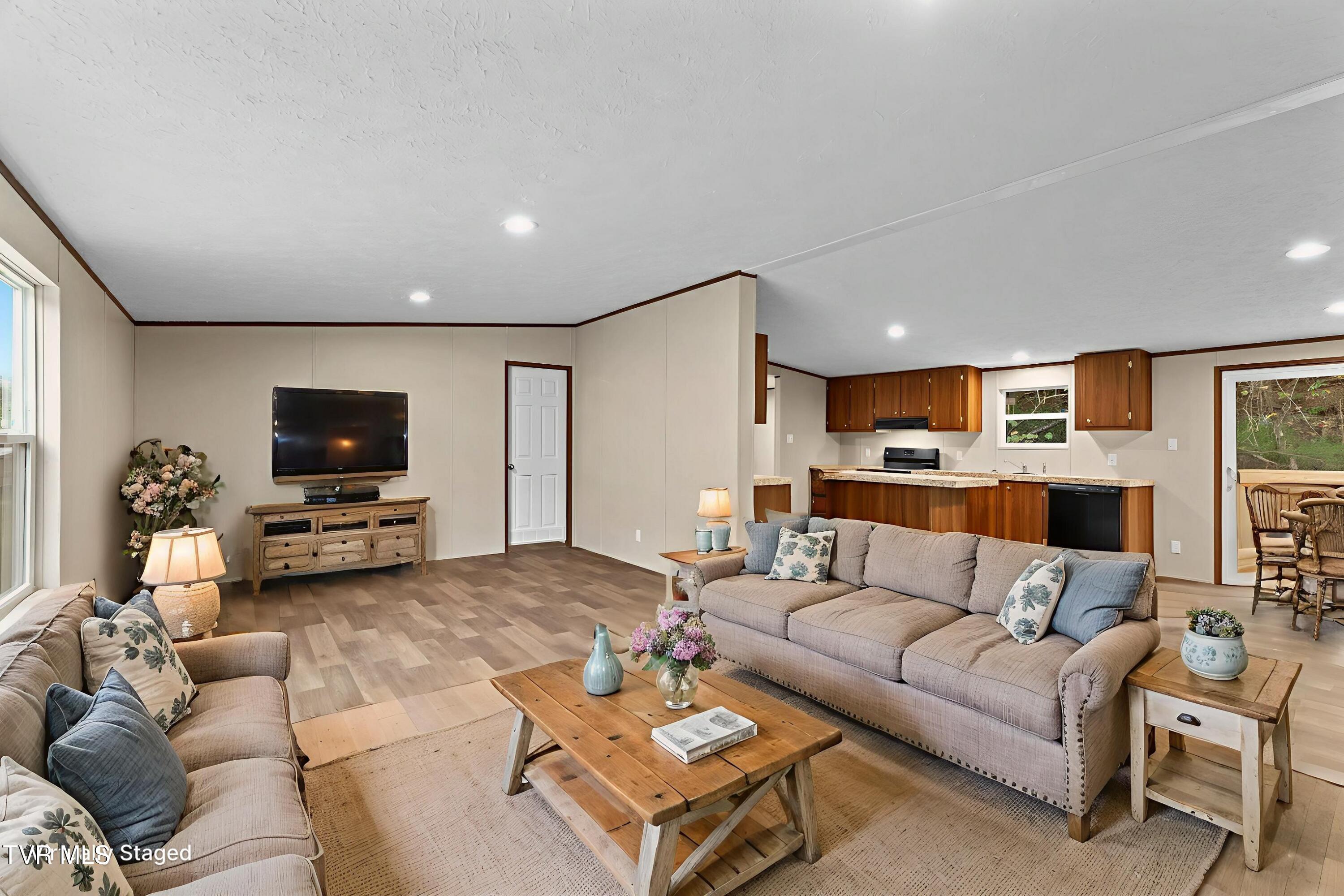 569 Bancroft Chapel Road Kingsport, TN 37660 - Photo 5 of 36 Virtually staged living room