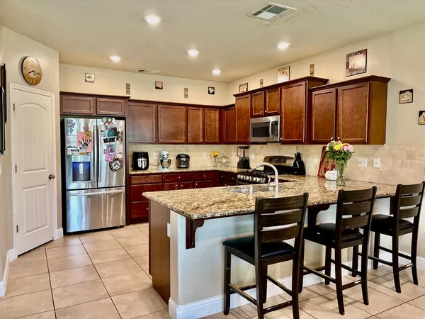$478,000 | 2220 North Shady Street, Visalia, CA 93291